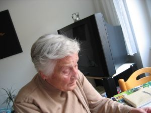 Guiding Elderly In-Home Aide Services: Benefits, Roles & Quality Care Options